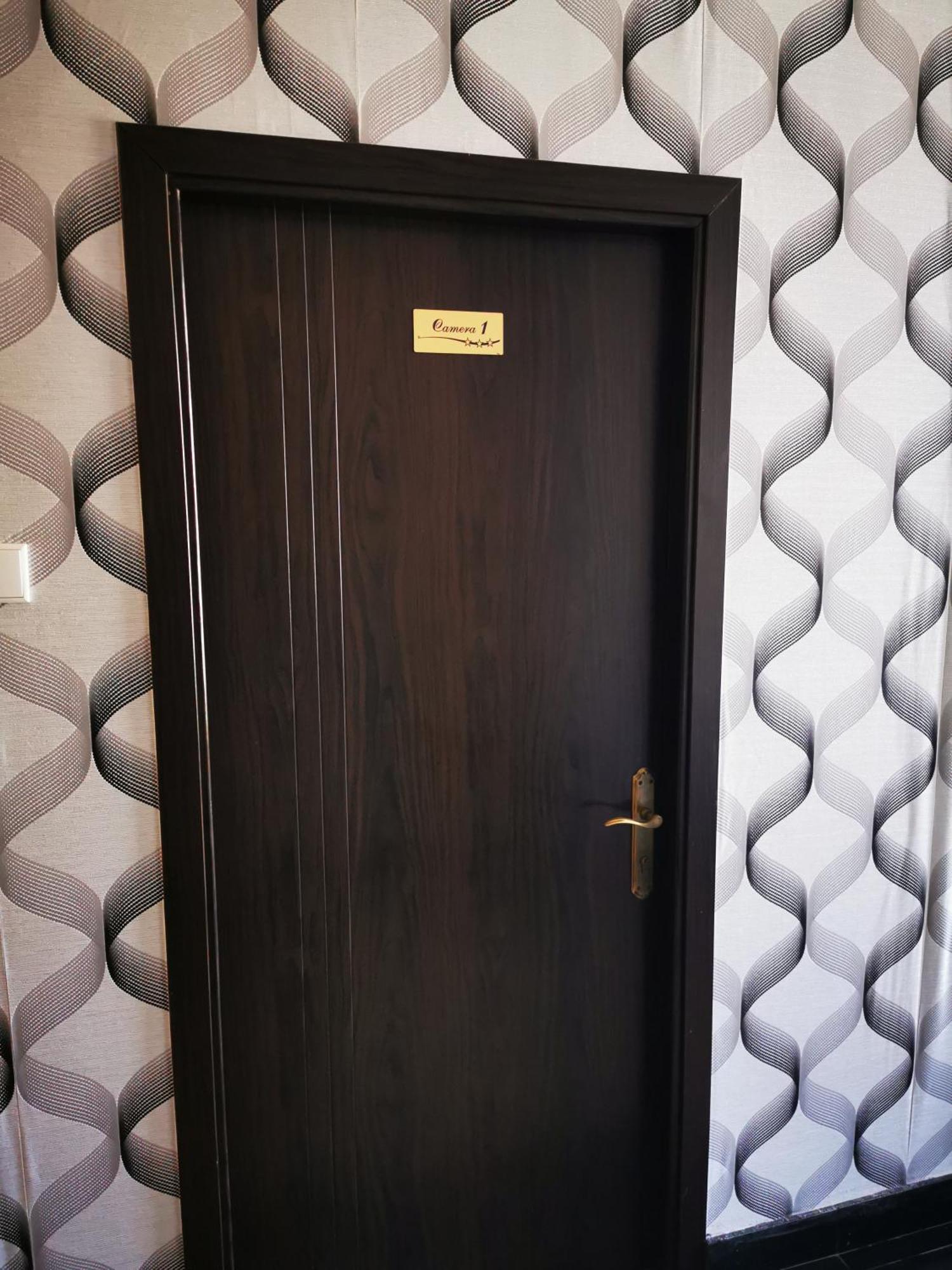 Casa Simescu II Hostel Caransebeş Екстериор снимка