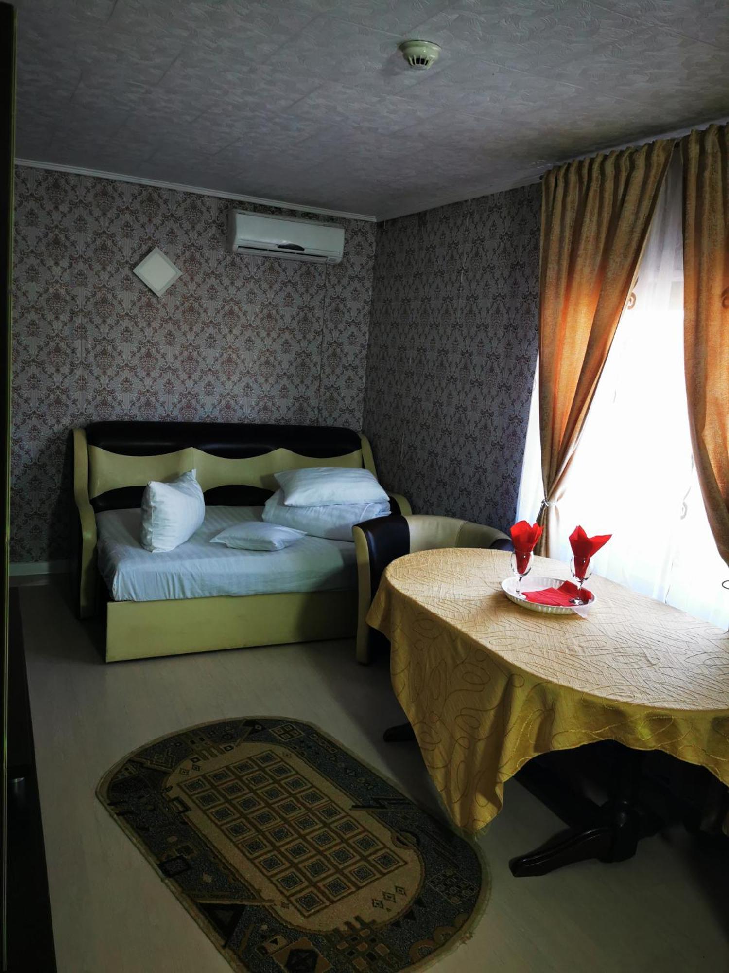 Casa Simescu II Hostel Caransebeş Екстериор снимка